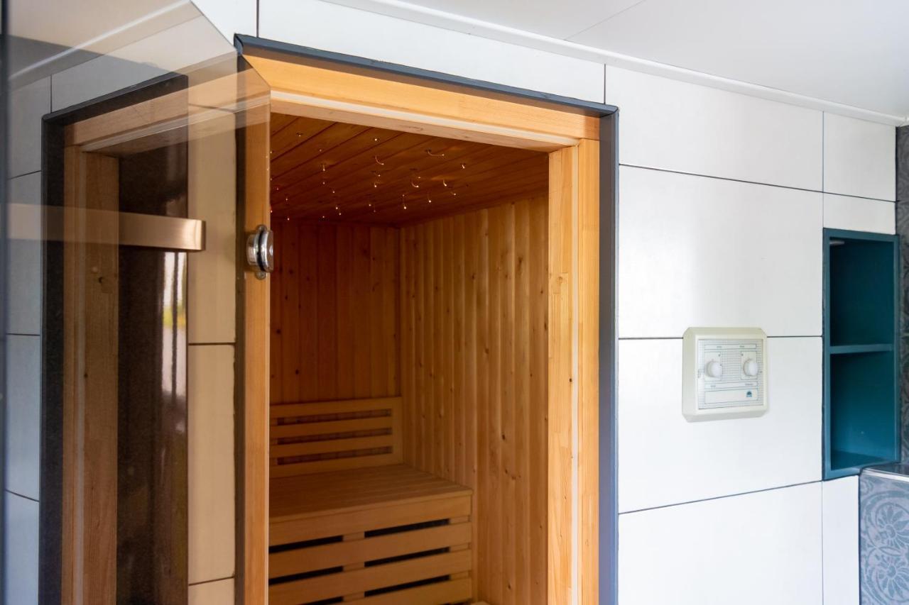 Aangenaam Op De Rijn, Woonboot, Inclusief Prive Sauna 알펜안덴라인 외부 사진
