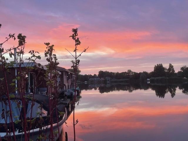 Aangenaam Op De Rijn, Woonboot, Inclusief Prive Sauna 알펜안덴라인 외부 사진
